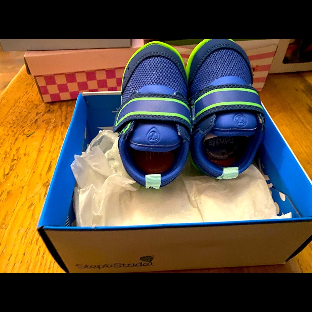 Steps and strides ortho size 3 shoes